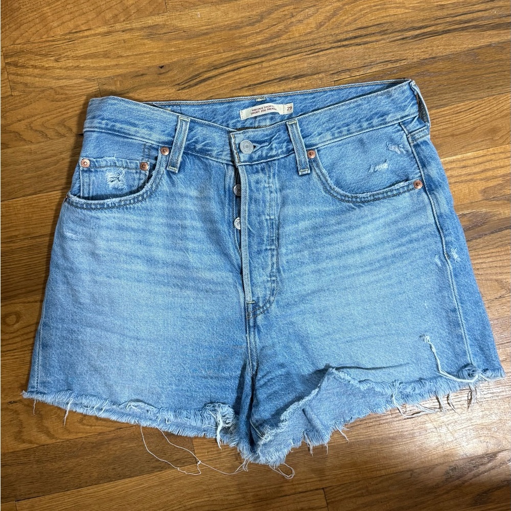 Levi's Ribcage High-Waisted shorts